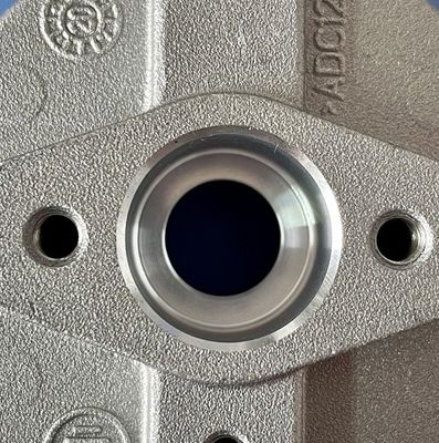 Część z stopów aluminium do odlewu zaciskowego do rysunku klienta wymagana i obróbka powierzchni